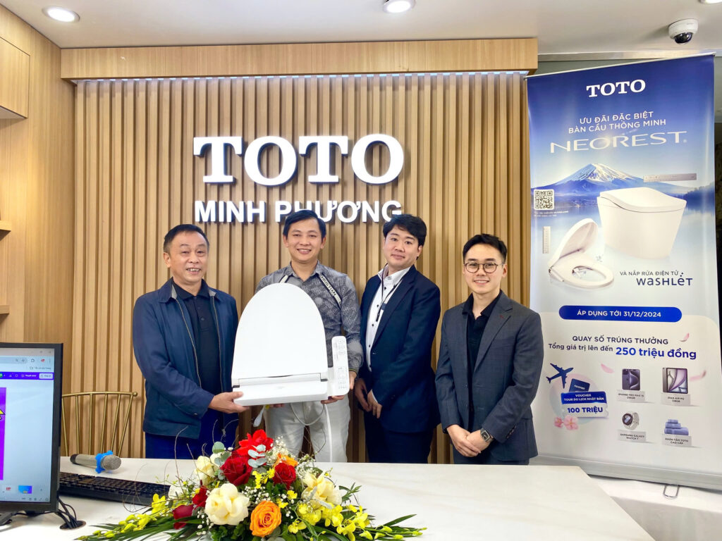 Trao giải thương Minh Phương