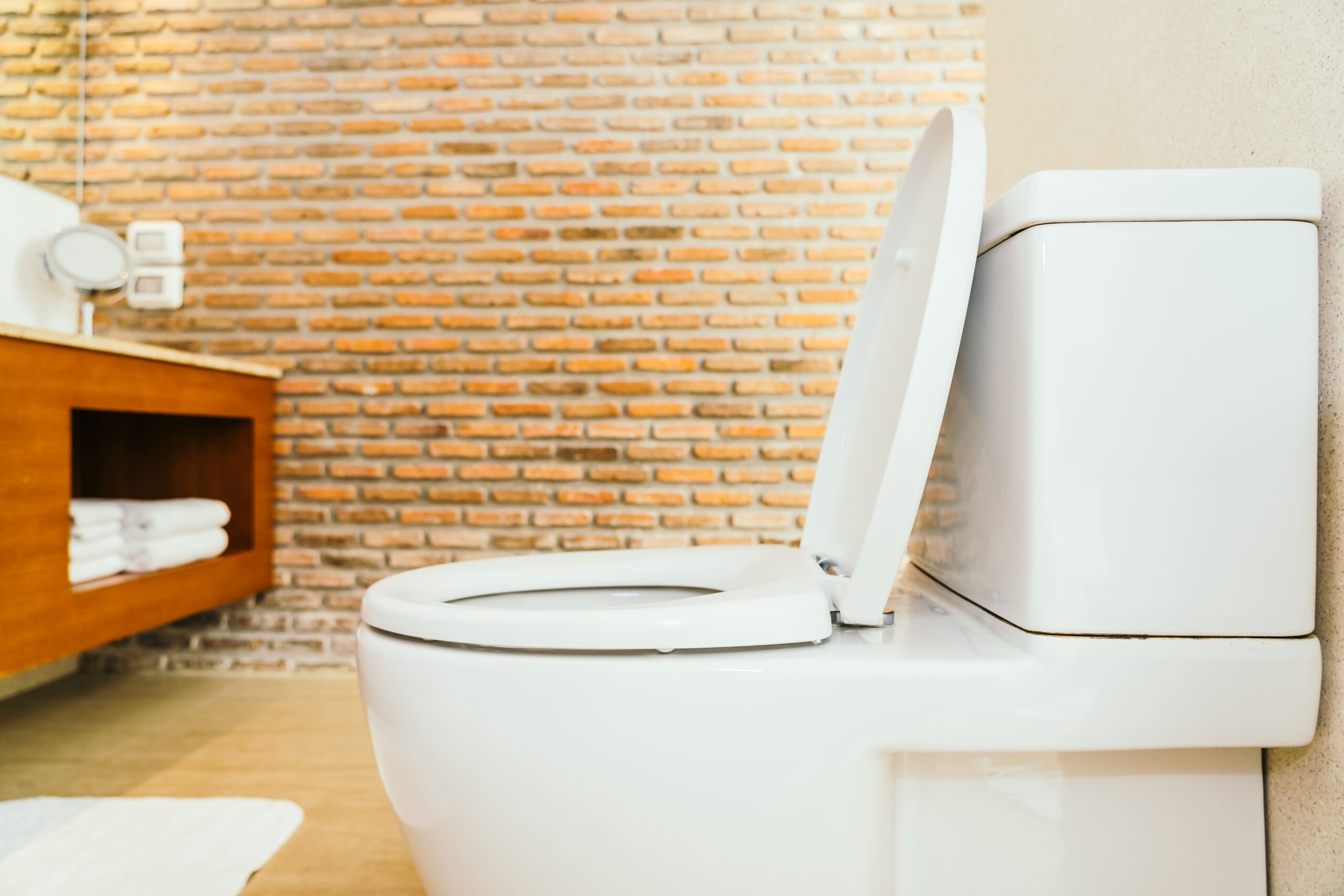 Có nên mua thiết bị vệ sinh giá rẻ?