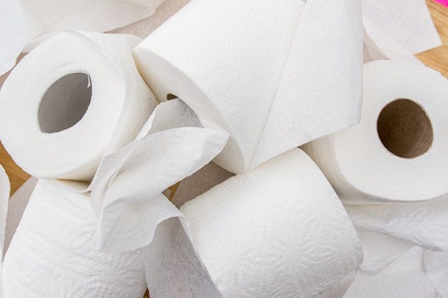 Nỗi lo của cha mẹ khi vệ sinh cho trẻ