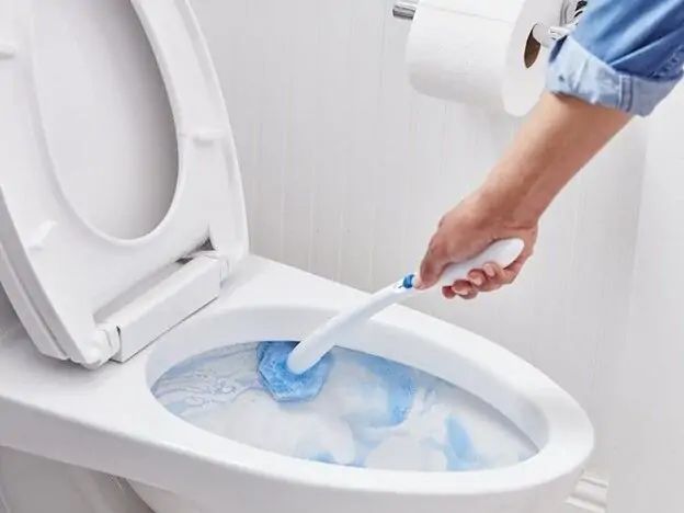 Sử Dụng Dung Dịch Tẩy Rửa An Toàn Đúng Cách